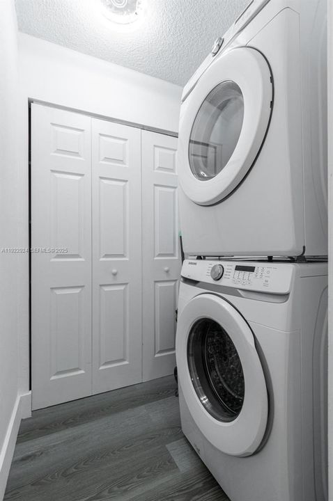 На продажу: $310,000 (2 спален, 2 ванн, 1083 Квадратных фут)