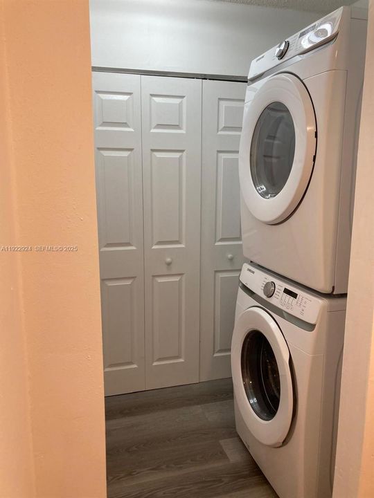 На продажу: $310,000 (2 спален, 2 ванн, 1083 Квадратных фут)