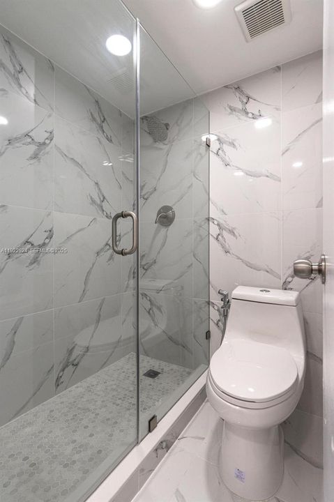 На продажу: $310,000 (2 спален, 2 ванн, 1083 Квадратных фут)