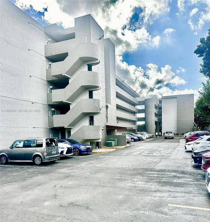 Activo con contrato: $310,000 (2 camas, 2 baños, 1083 Pies cuadrados)