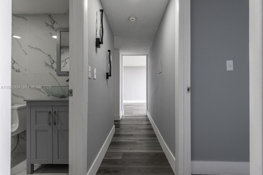 На продажу: $310,000 (2 спален, 2 ванн, 1083 Квадратных фут)