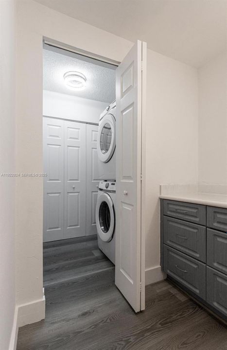 На продажу: $310,000 (2 спален, 2 ванн, 1083 Квадратных фут)