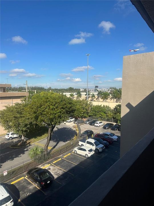 Activo con contrato: $310,000 (2 camas, 2 baños, 1083 Pies cuadrados)