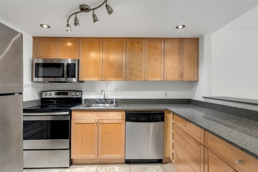 待售: $565,000 (2 贝兹, 2 浴室, 1109 平方英尺)