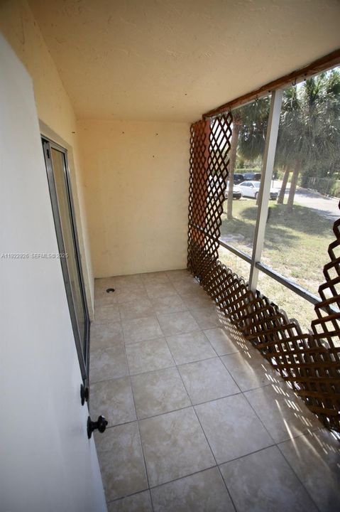 For Sale: $164,500 (2 beds, 2 baths, 1290 Square Feet)