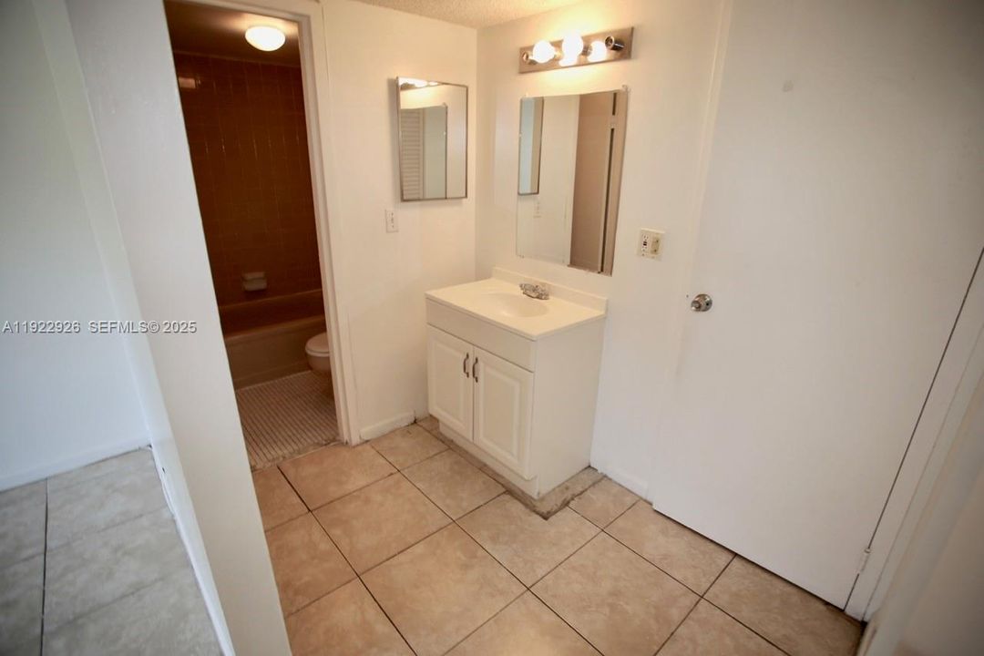For Sale: $164,500 (2 beds, 2 baths, 1290 Square Feet)