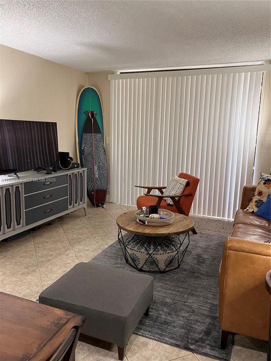 На продажу: $249,000 (2 спален, 2 ванн, 937 Квадратных фут)