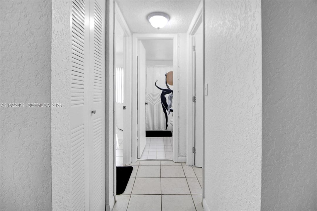 待售: $299,000 (2 贝兹, 1 浴室, 804 平方英尺)