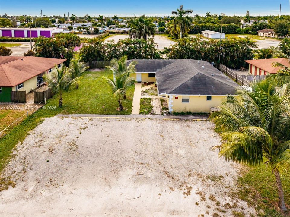 For Rent: $1,500 (1 beds, 1 baths, 832 Square Feet)