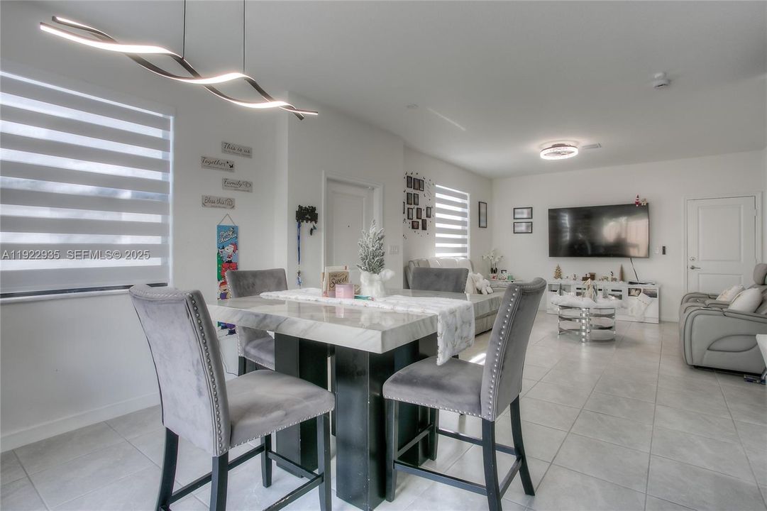 На продажу: $539,900 (3 спален, 2 ванн, 1812 Квадратных фут)