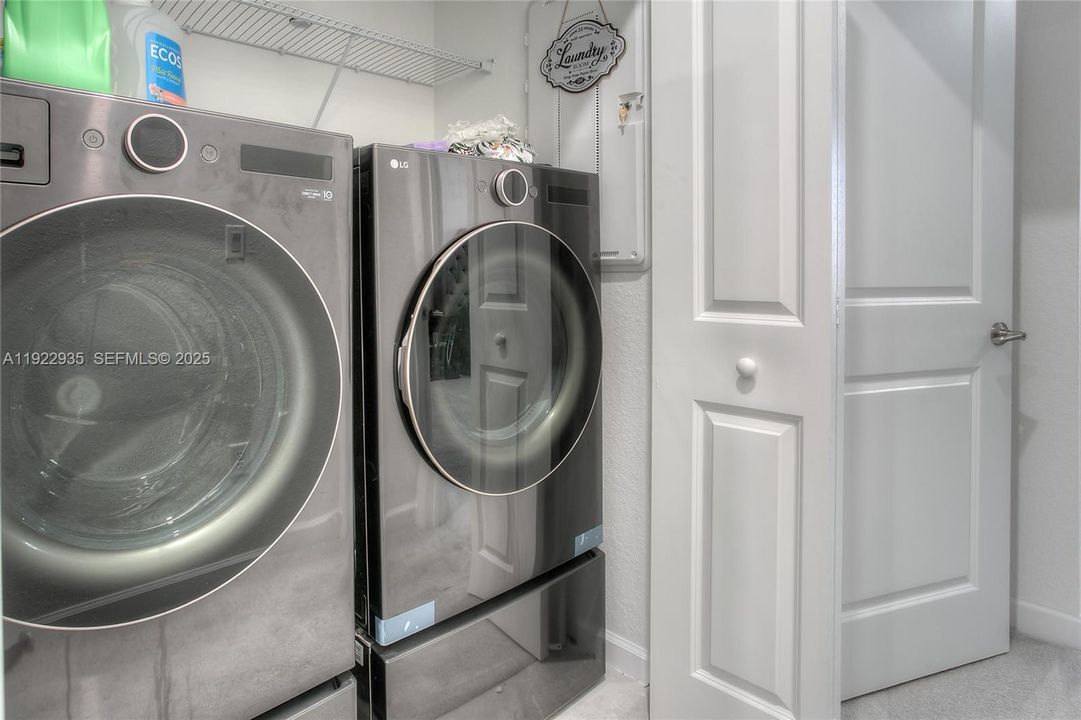 На продажу: $539,900 (3 спален, 2 ванн, 1812 Квадратных фут)