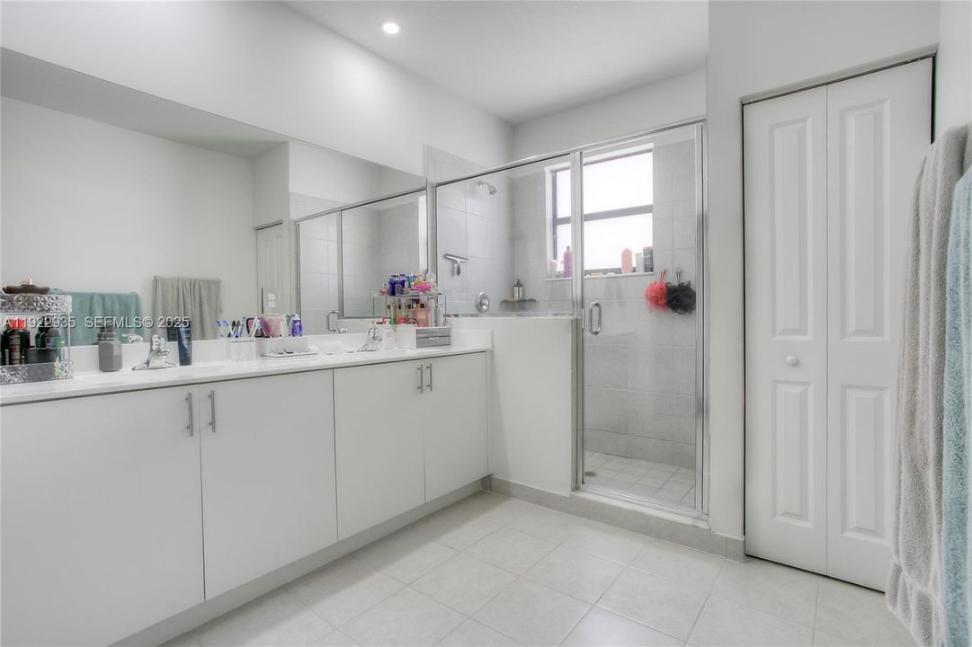 На продажу: $539,900 (3 спален, 2 ванн, 1812 Квадратных фут)