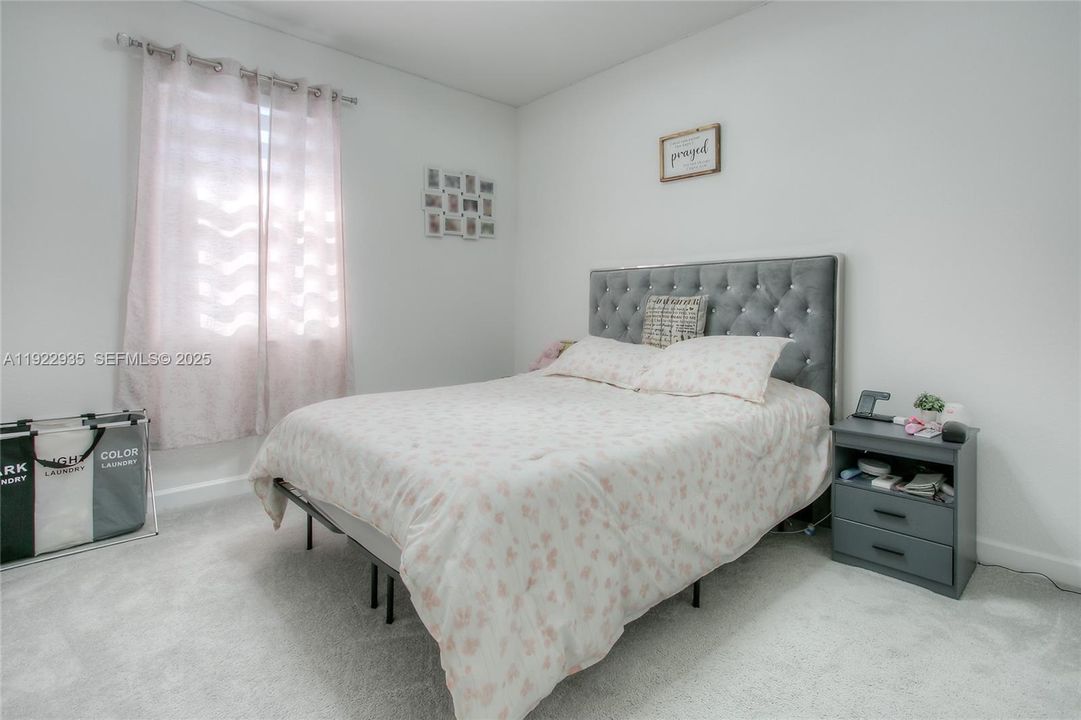 На продажу: $539,900 (3 спален, 2 ванн, 1812 Квадратных фут)