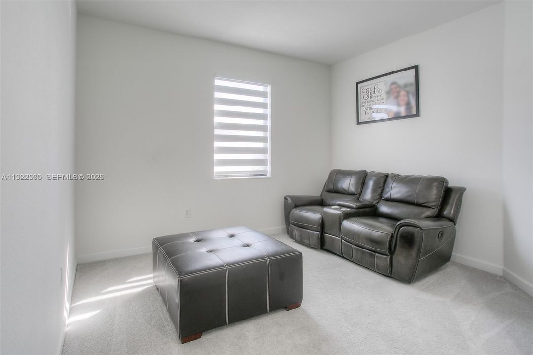 На продажу: $539,900 (3 спален, 2 ванн, 1812 Квадратных фут)