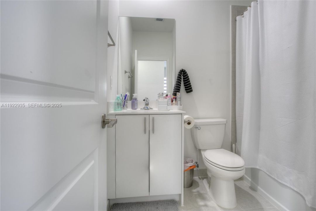 На продажу: $539,900 (3 спален, 2 ванн, 1812 Квадратных фут)