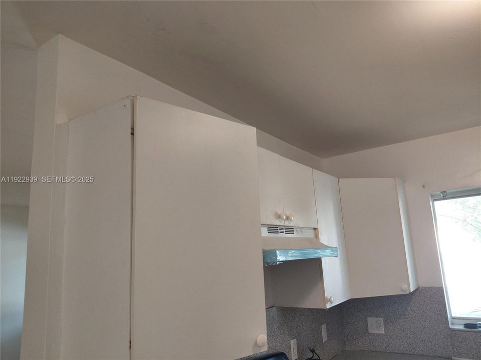 For Rent: $2,650 (4 beds, 2 baths, 1086 Square Feet)