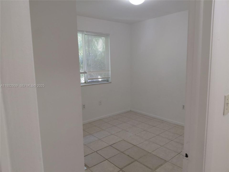 For Rent: $2,650 (4 beds, 2 baths, 1086 Square Feet)