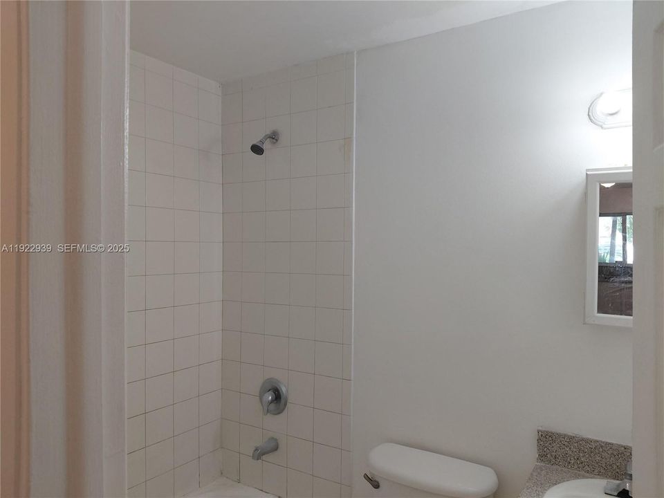 For Rent: $2,650 (4 beds, 2 baths, 1086 Square Feet)