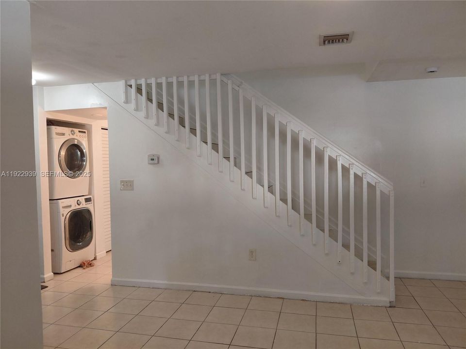 For Rent: $2,650 (4 beds, 2 baths, 1086 Square Feet)