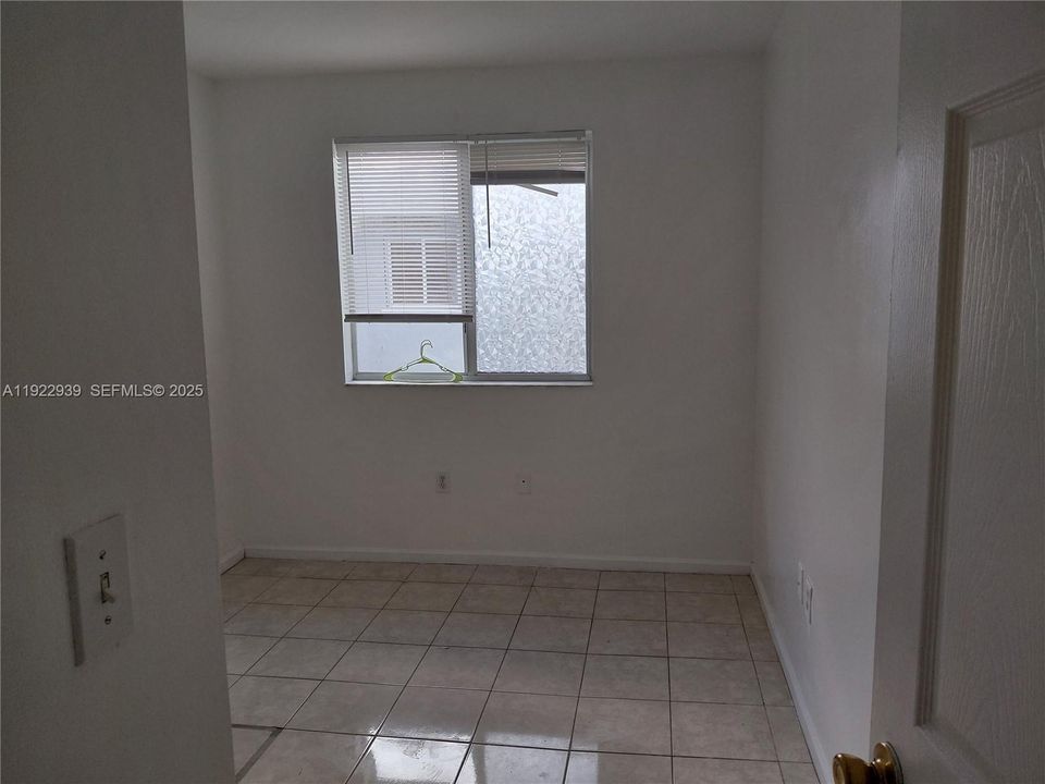For Rent: $2,650 (4 beds, 2 baths, 1086 Square Feet)