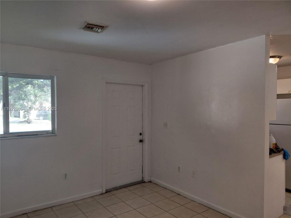 For Rent: $2,650 (4 beds, 2 baths, 1086 Square Feet)