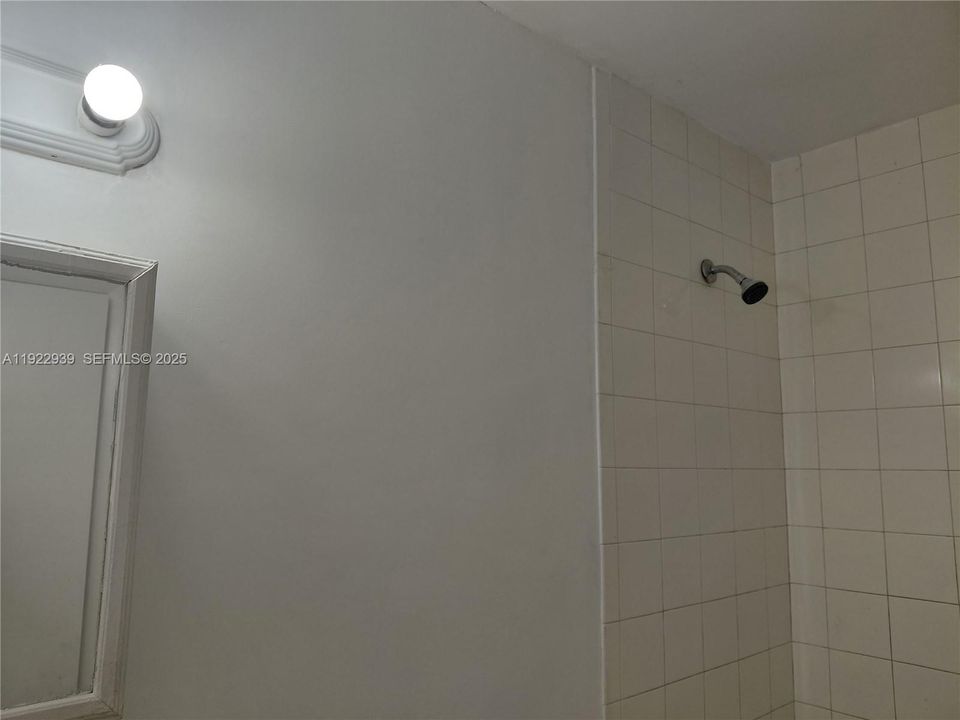 For Rent: $2,650 (4 beds, 2 baths, 1086 Square Feet)