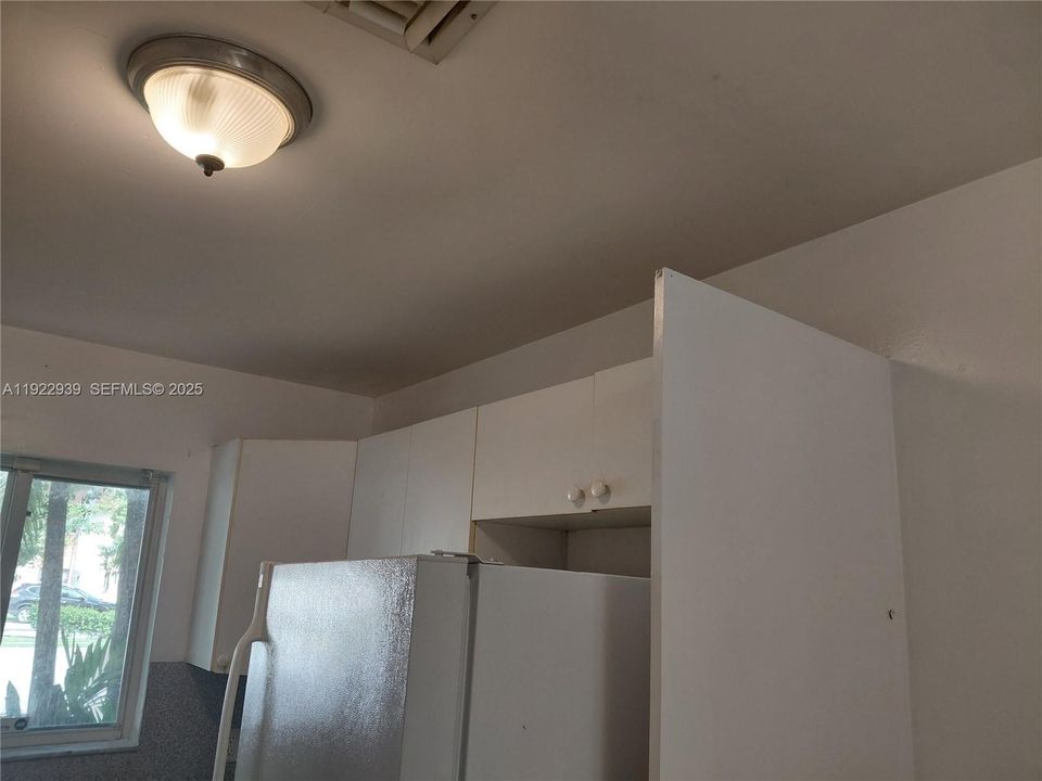 For Rent: $2,650 (4 beds, 2 baths, 1086 Square Feet)