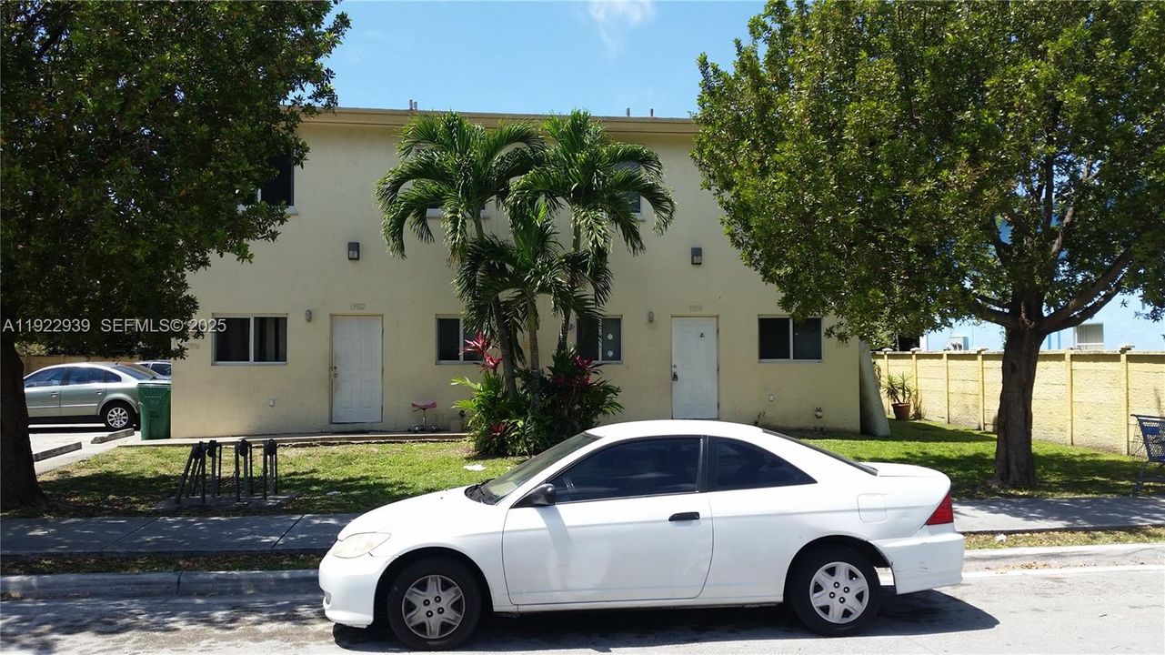 For Rent: $2,650 (4 beds, 2 baths, 1086 Square Feet)