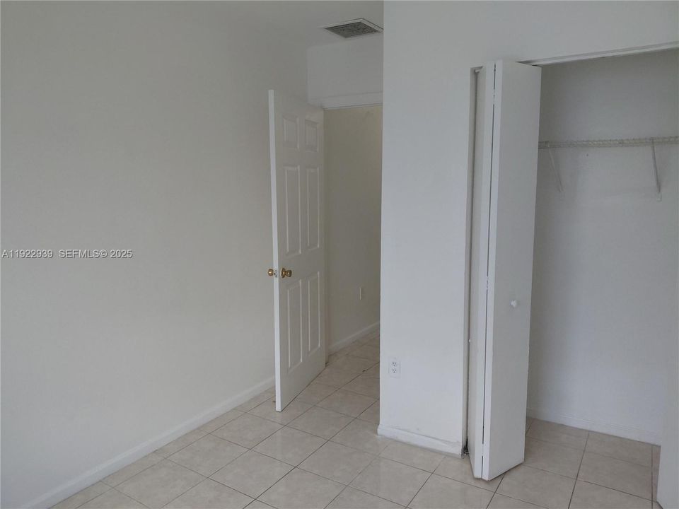 For Rent: $2,650 (4 beds, 2 baths, 1086 Square Feet)