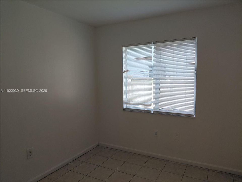 For Rent: $2,650 (4 beds, 2 baths, 1086 Square Feet)