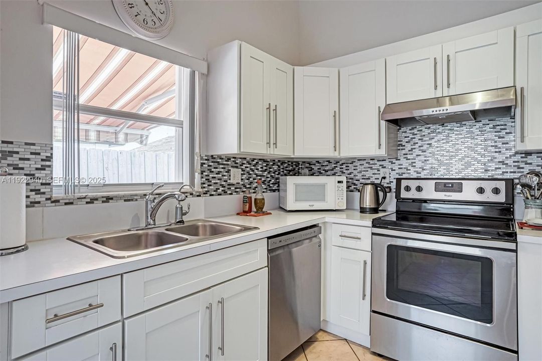 For Sale: $530,000 (3 beds, 2 baths, 1301 Square Feet)