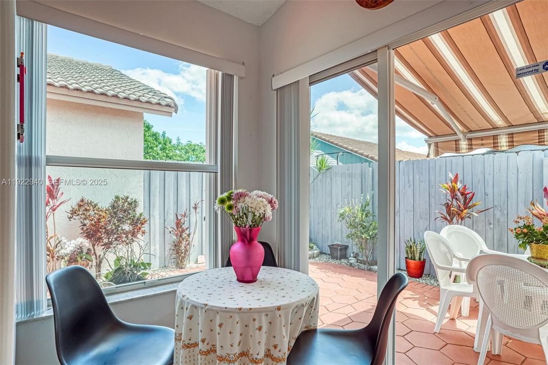 For Sale: $530,000 (3 beds, 2 baths, 1301 Square Feet)