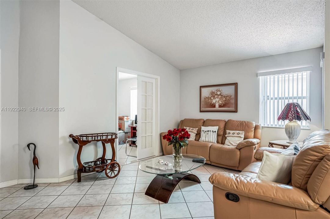 For Sale: $530,000 (3 beds, 2 baths, 1301 Square Feet)