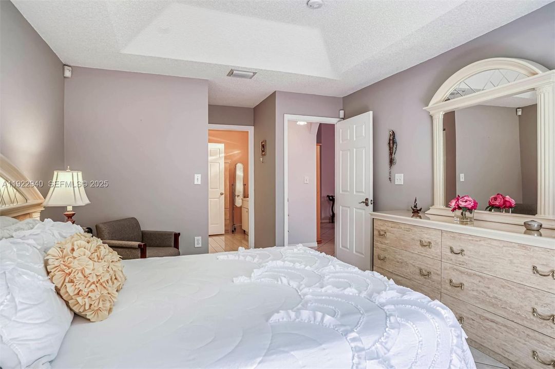 For Sale: $530,000 (3 beds, 2 baths, 1301 Square Feet)