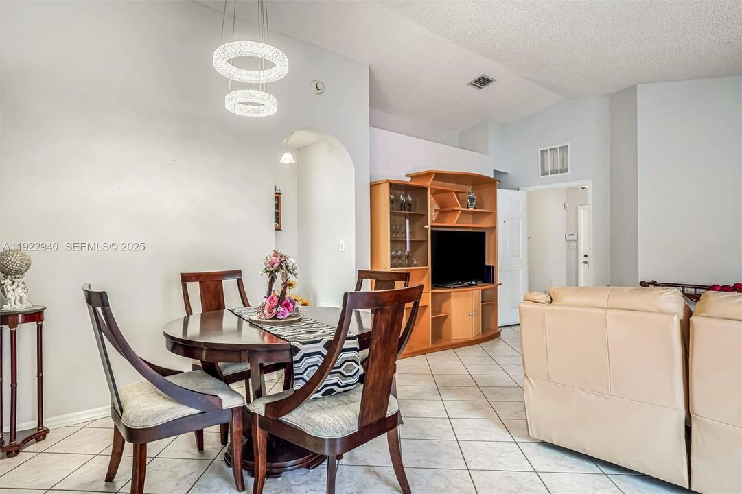 For Sale: $530,000 (3 beds, 2 baths, 1301 Square Feet)