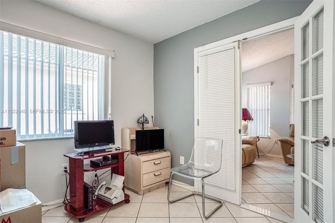 For Sale: $530,000 (3 beds, 2 baths, 1301 Square Feet)