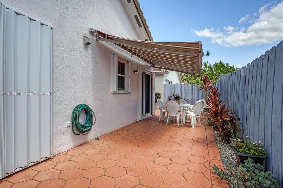 For Sale: $530,000 (3 beds, 2 baths, 1301 Square Feet)