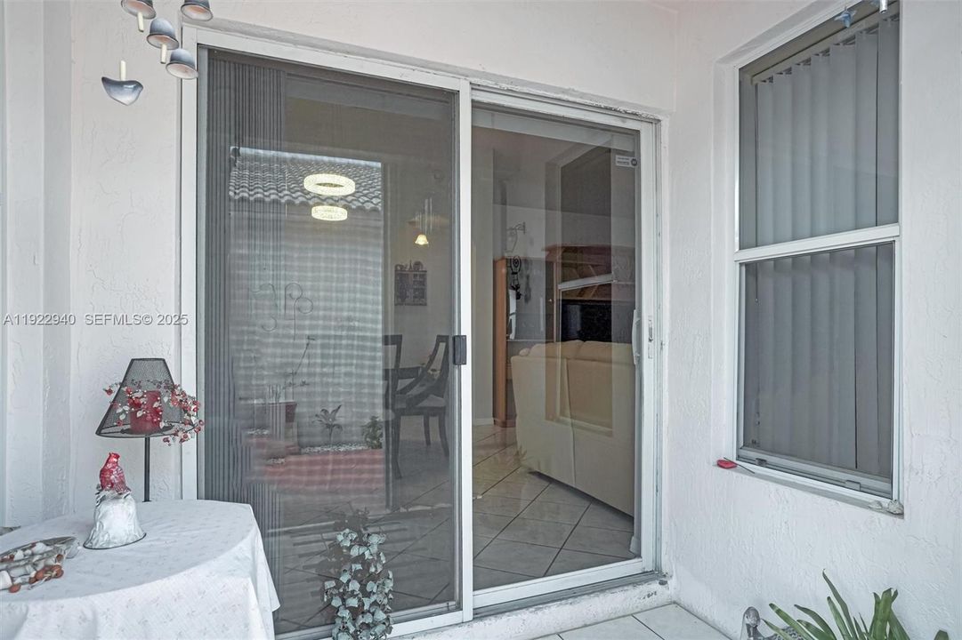 For Sale: $530,000 (3 beds, 2 baths, 1301 Square Feet)