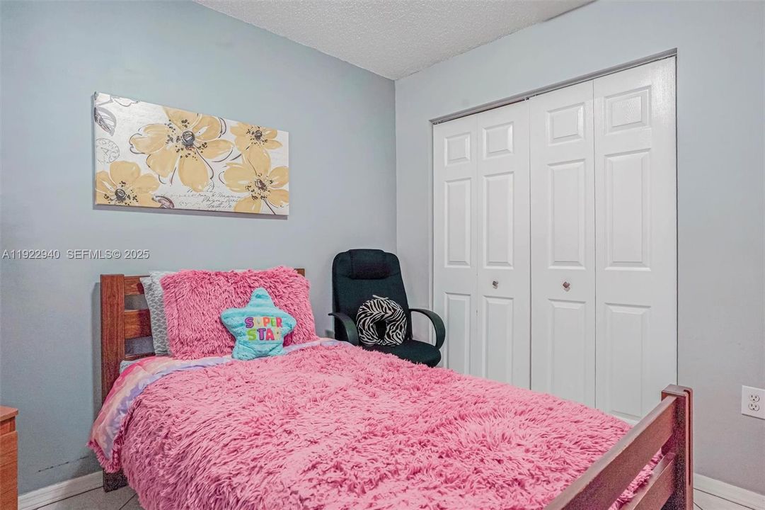 For Sale: $530,000 (3 beds, 2 baths, 1301 Square Feet)