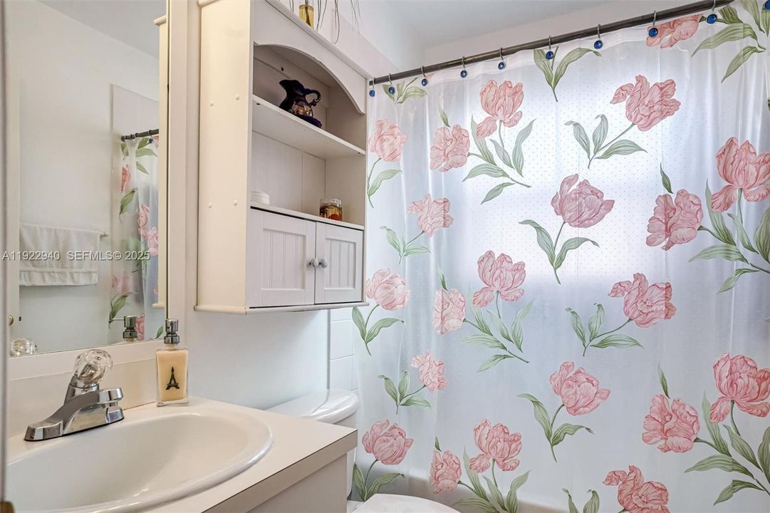 For Sale: $530,000 (3 beds, 2 baths, 1301 Square Feet)