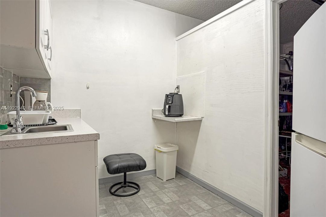 For Sale: $530,000 (3 beds, 2 baths, 1301 Square Feet)