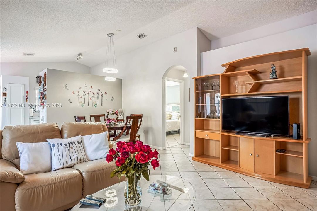 For Sale: $530,000 (3 beds, 2 baths, 1301 Square Feet)