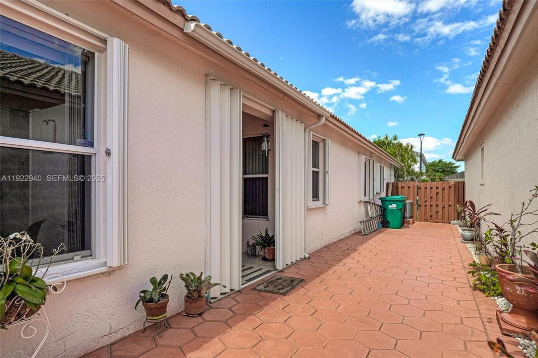 For Sale: $530,000 (3 beds, 2 baths, 1301 Square Feet)