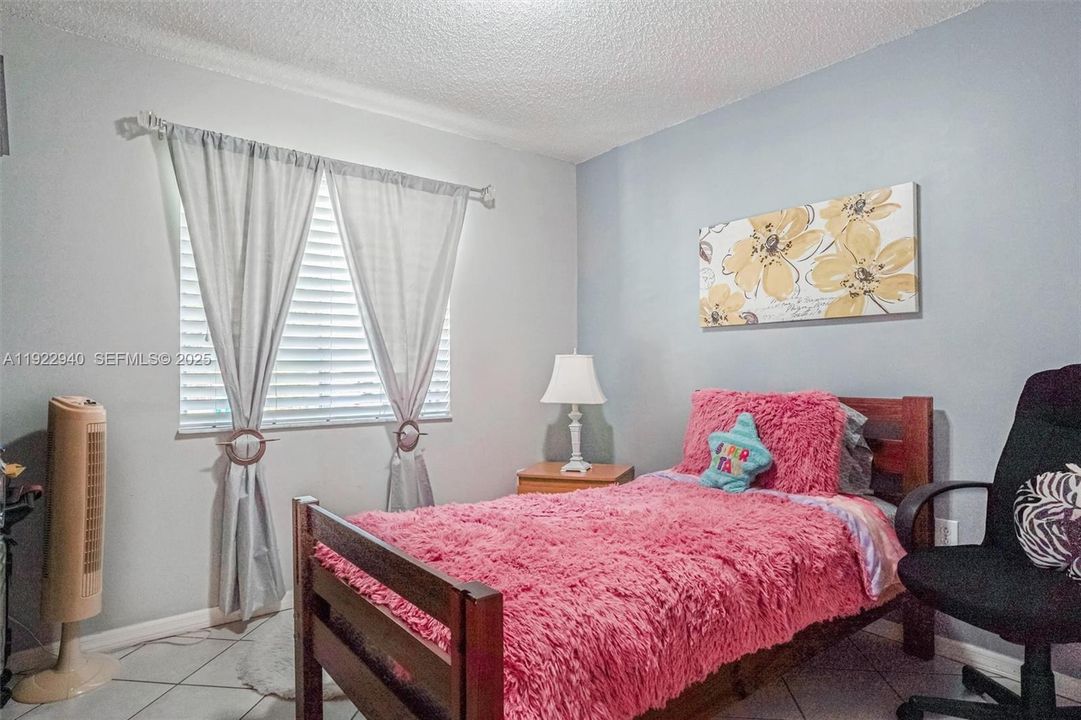 For Sale: $530,000 (3 beds, 2 baths, 1301 Square Feet)