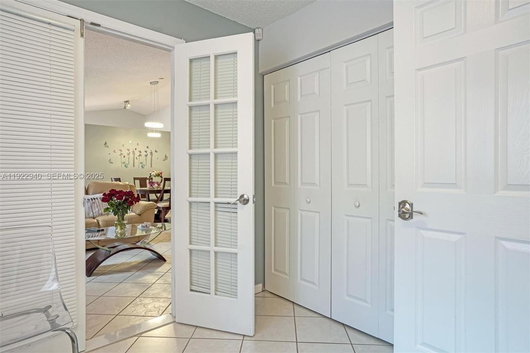 For Sale: $530,000 (3 beds, 2 baths, 1301 Square Feet)