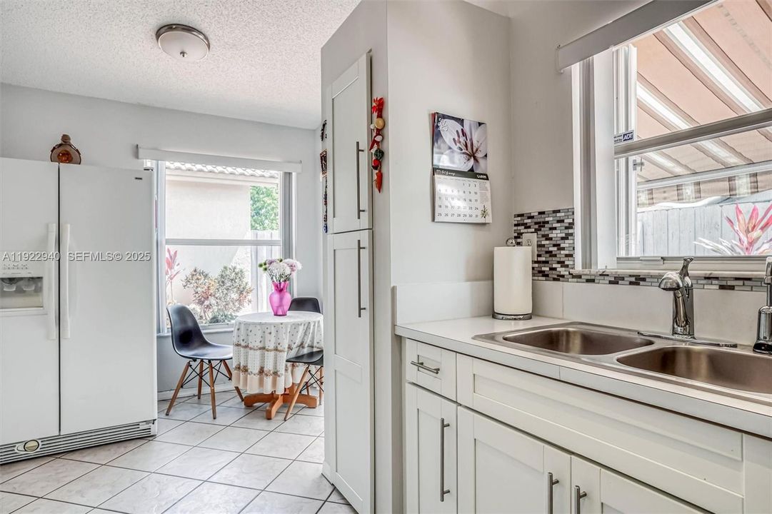 For Sale: $530,000 (3 beds, 2 baths, 1301 Square Feet)