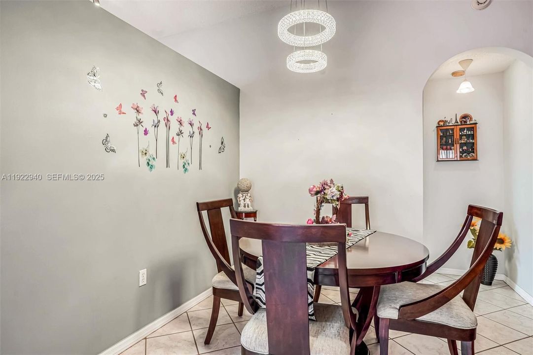For Sale: $530,000 (3 beds, 2 baths, 1301 Square Feet)