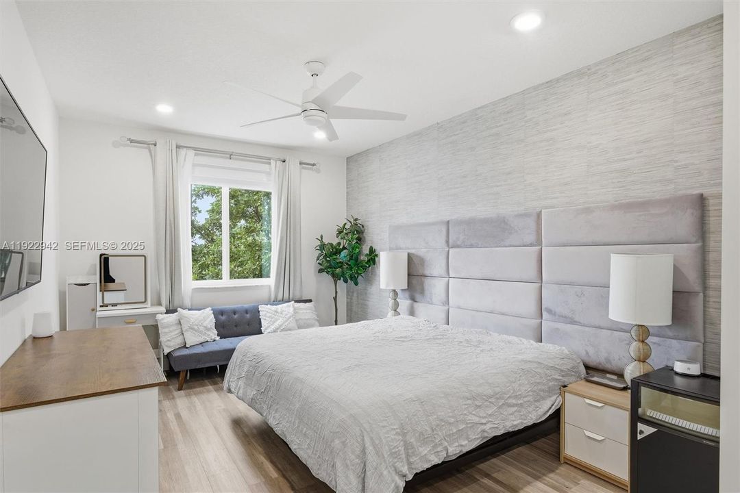 For Sale: $550,000 (3 beds, 2 baths, 1315 Square Feet)