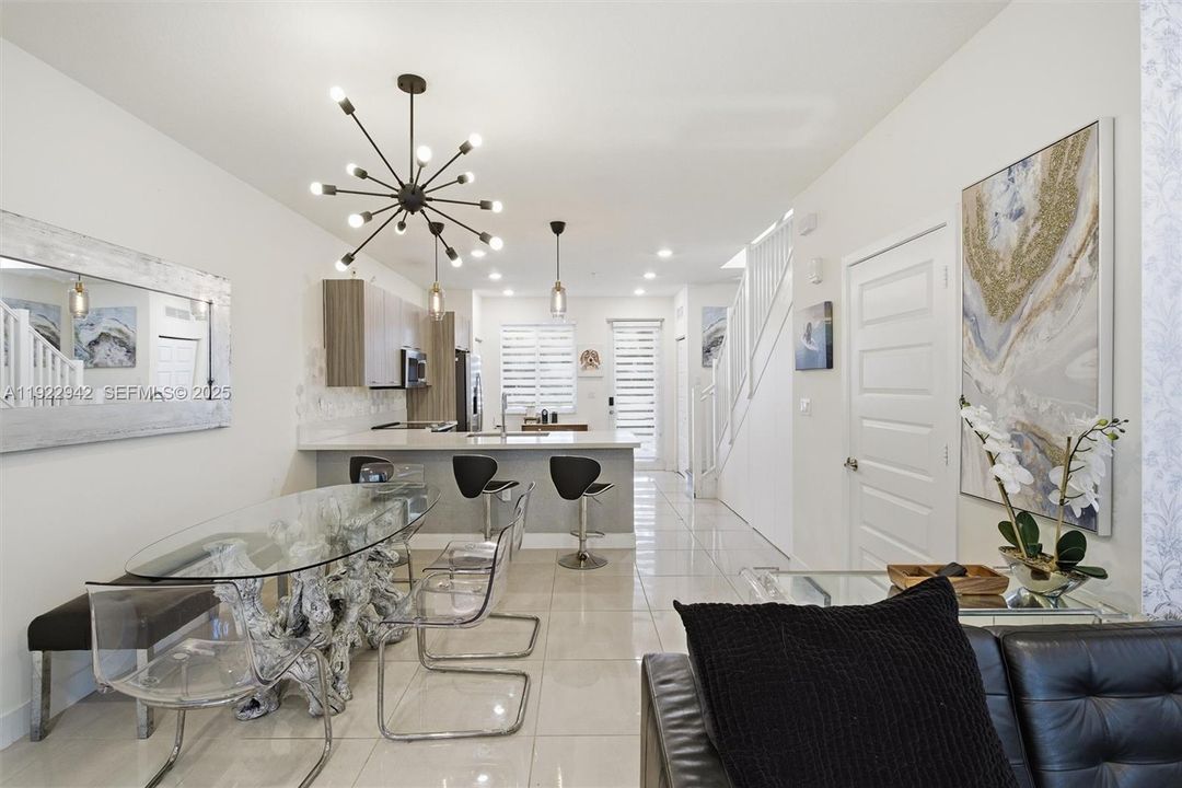 For Sale: $550,000 (3 beds, 2 baths, 1315 Square Feet)