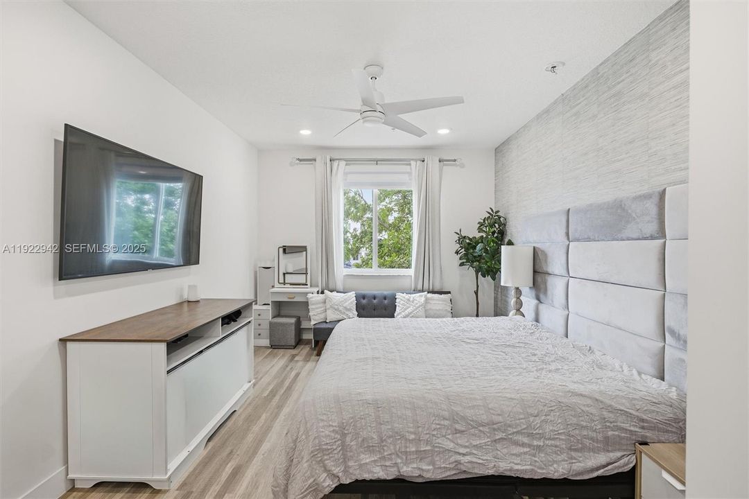 For Sale: $550,000 (3 beds, 2 baths, 1315 Square Feet)